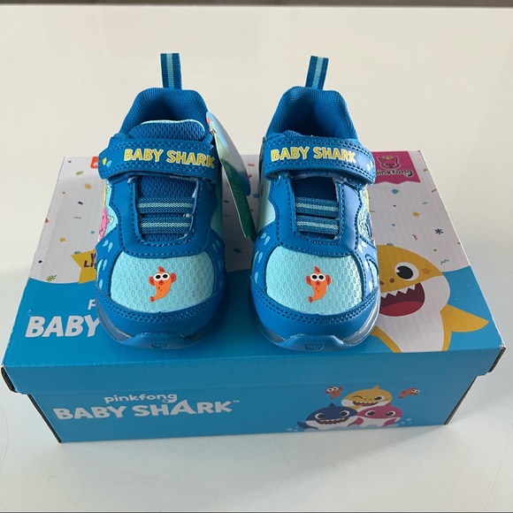 Nickelodeon Baby Shark Toddler Boys' Sneakers,Light up , Sz: 6 , end 10 - Picture 2 of 9